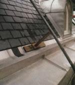Metallarbeiten am Dach